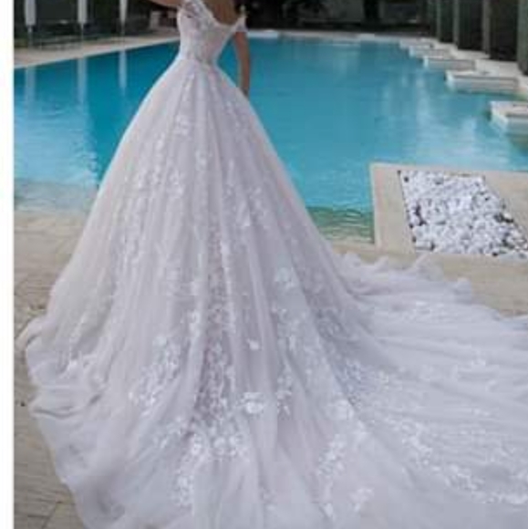 Wedding dress ❤️ - Picture 2 of 4